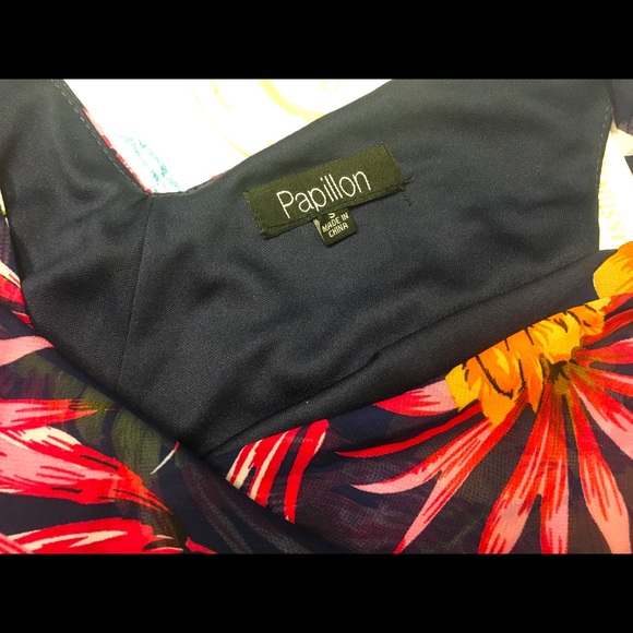 Papillon tropical patterned dress, size Small. - Picture 6 of 6